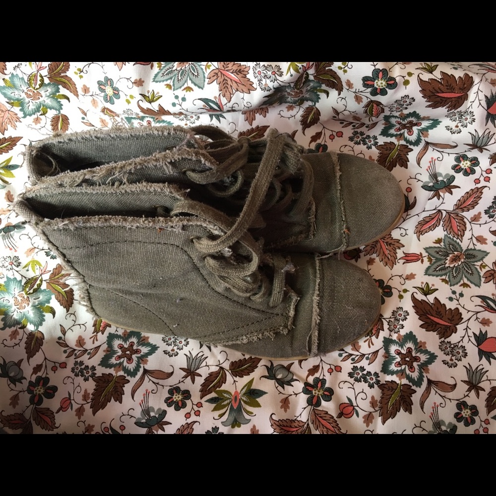 Boots - Picture 2 of 3